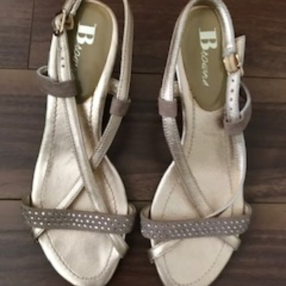Golden champagne Leather sandals, size 8, NEW !